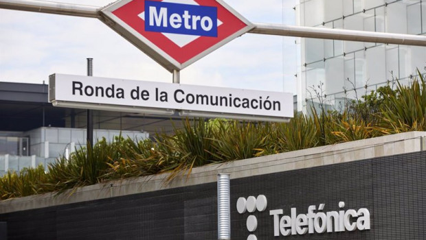 ep metro al lado del edificio de la sede de telefonica a 27 de abril de 2021 en madrid espana
