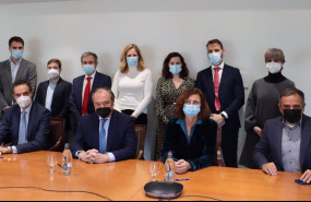 ep momento de la firma del acuerdo entre fundacion telefonica ceoe astic y confebus