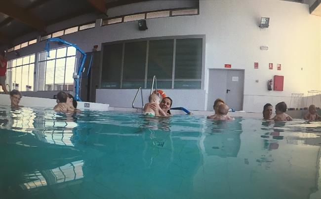 Np Experiencia Piloto De Contacto Con El Medio Acuático Para Bebés En La Piscina | AYUNTAMIENTO DE ALCALÁ DE GUADAIRA ep np experiencia pilotocontactomedio acuaticobebesla piscina