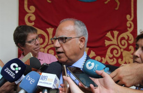 ep portavoz parlamentarioasg casimiro curbelo atiendelos periodistas