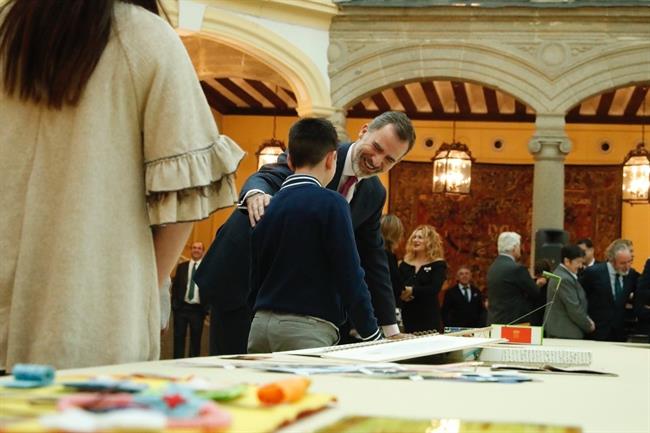 El Rey con uno de los ganadores de '¿Qué es un rey para ti'?' | CASA REAL ep reyunolos ganadores de que esreyti