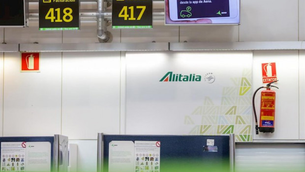 ep stand de alitalia en el aeropuerto adolfo suarez-madrid barajas tras anunciar este martes el