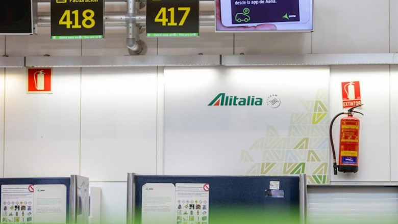 ep stand de alitalia en el aeropuerto adolfo suarez-madrid barajas tras anunciar este martes el