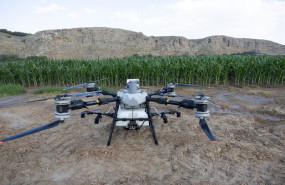 ep un dron durante la presentacion del plan estatal de fertilizantes en la finca de maiz a 6 de