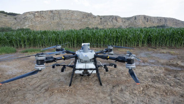 ep un dron durante la presentacion del plan estatal de fertilizantes en la finca de maiz a 6 de