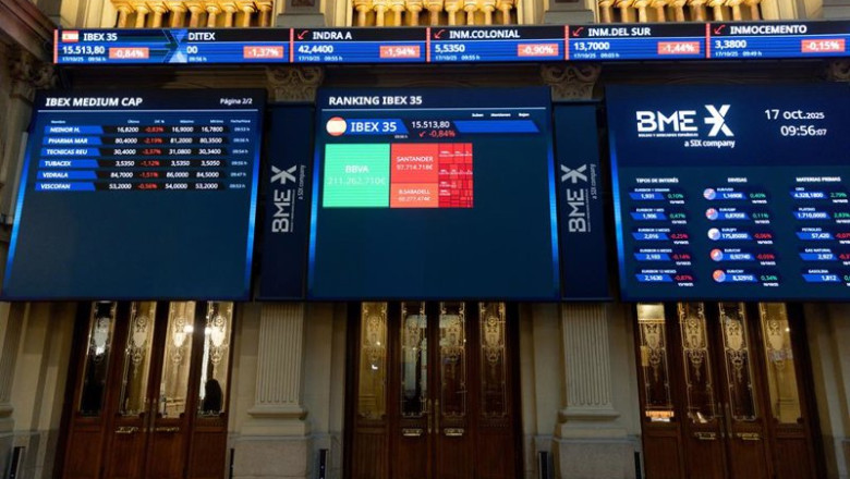 ep un panel informativo en el palacio de la bolsa de madrid a 17 de octubre de 2025 en madrid espana