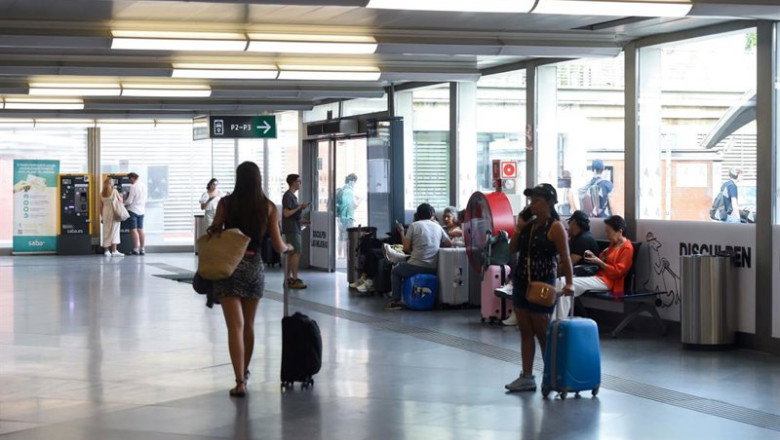 ep varias personas en la estacion puerta de atocha almudena grandes a 27 de agosto de 2025 en ep varias personas en la estacion puerta de atocha almudena grandes a 27 de agosto de 2025 en