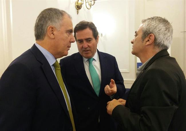 Vidal de la Peña (CEOE), Garamendi (Cepyme) y Carlos Sánchez (CCOO) | EUROPA PRESS ep vidalla pena ceoe garamendi cepyme y carlos sanchez ccoo