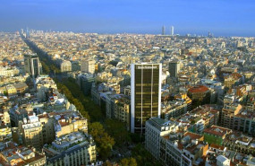 ep vista de la torre de banco sabadell en barcelona