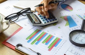 negocio calculadora lupa cuentas grafico